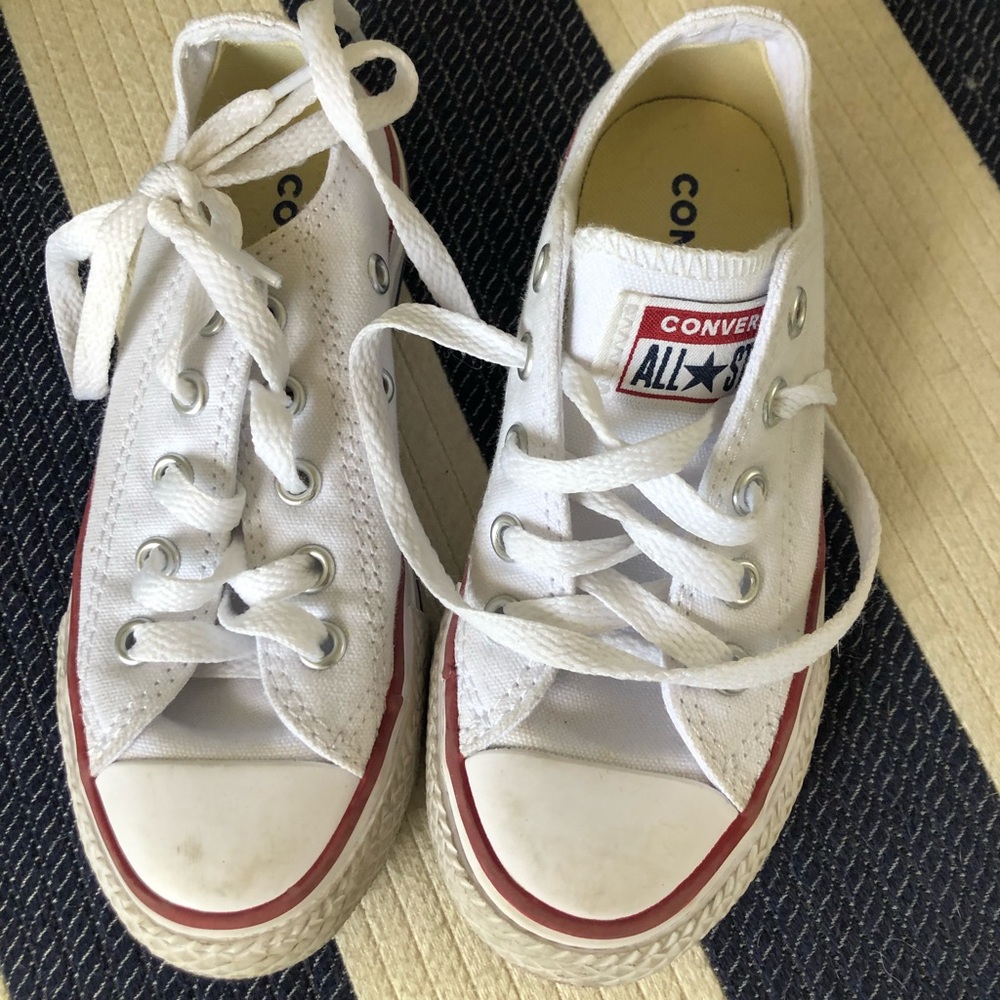 Kids white converse shoes size 10.5
